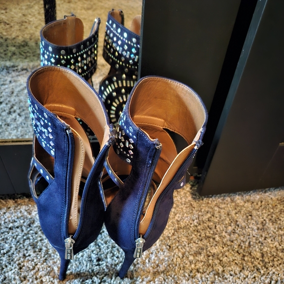 Heels - Picture 7 of 8